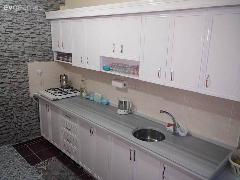 Kasvetli bir mutfaktan, aydınlık bir mutfağa.. Bir dönüşüm Kasvetli bir mutfaktan, aydınlık bir mutfağa.. Bir dönüşüm