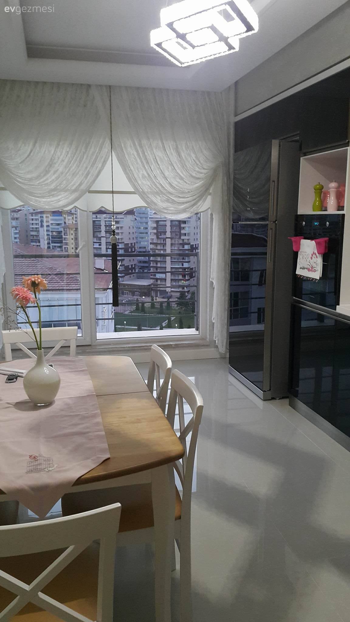 Avize, Modern mutfak, Mutfak, Mutfak masası, Perde, Aydınlatma