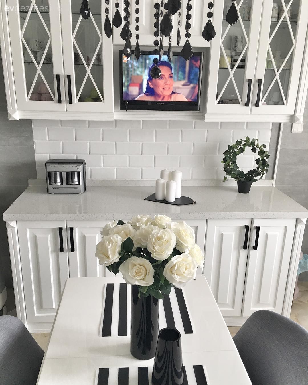 Beyaz mutfak, Country mutfak, Mutfak, Mutfak masası, Siyah- Beyaz