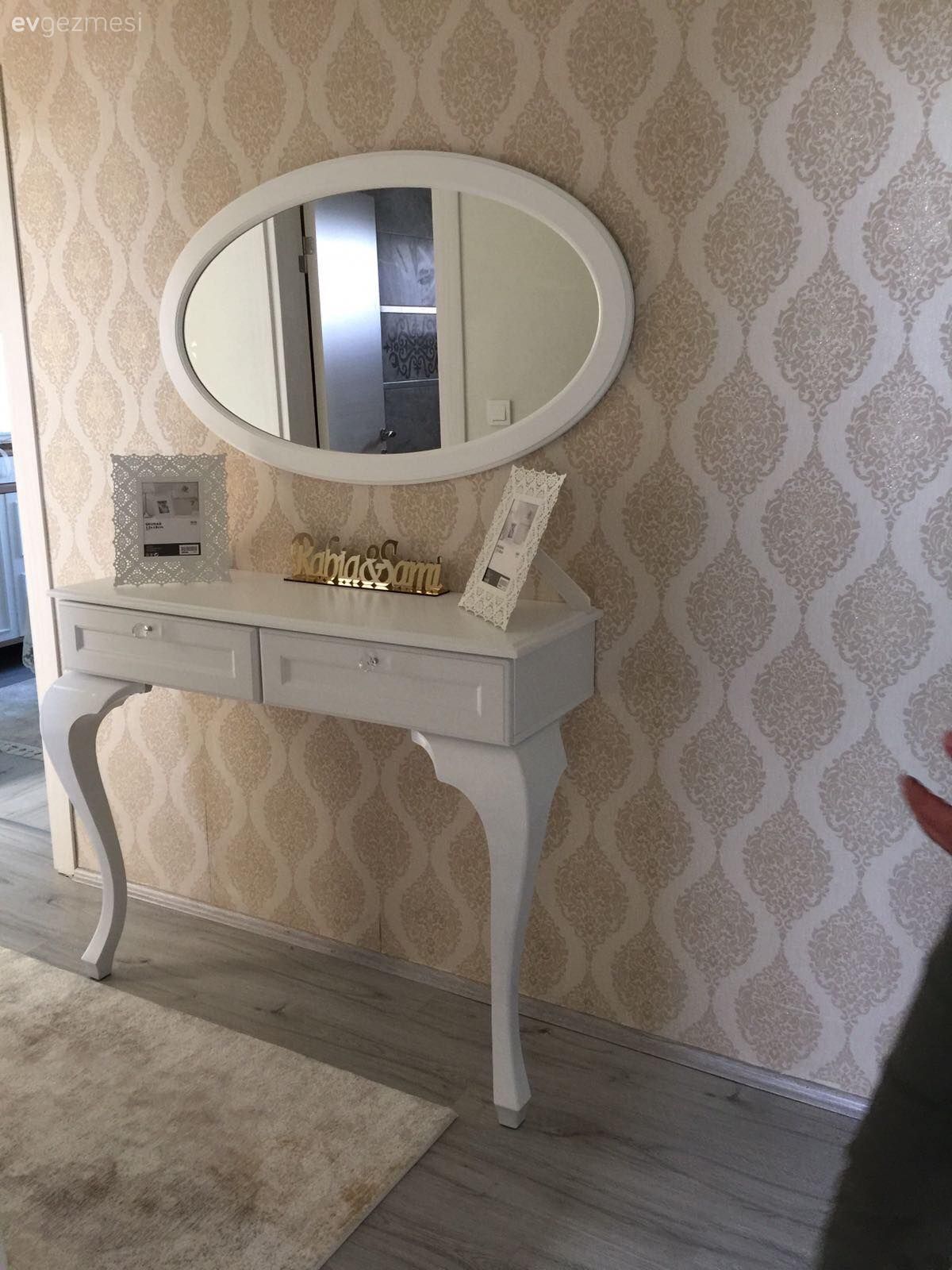 Antre, Dresuar, Ayna, Duvar kağıdı