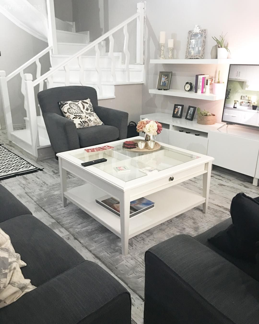 Sade ve kullanışlı olduğu gibi tarz sahibi bir dekor. Beyza hanımın evi..