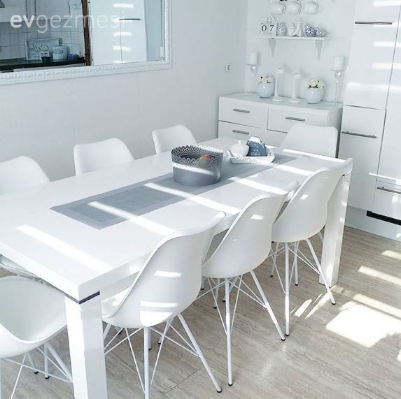 Beyazın büyüsünün gümüşün şıklığı ile buluştuğu Hanife hanımın evi..