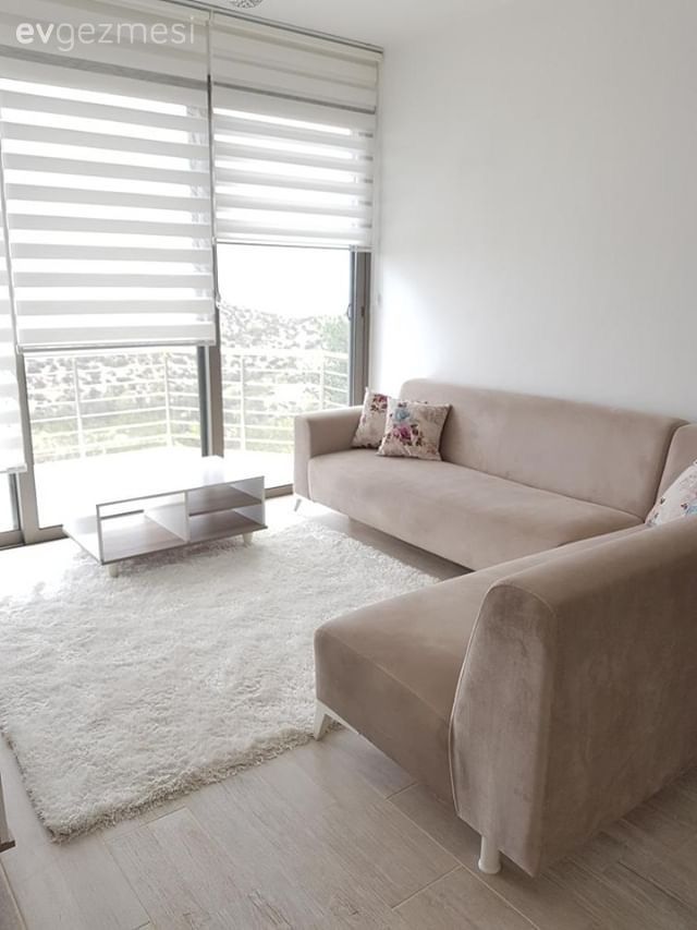 Oturma Odası, Shaggy halı, Beyaz halı, Zebra Perde, Krem, Köşe koltuk