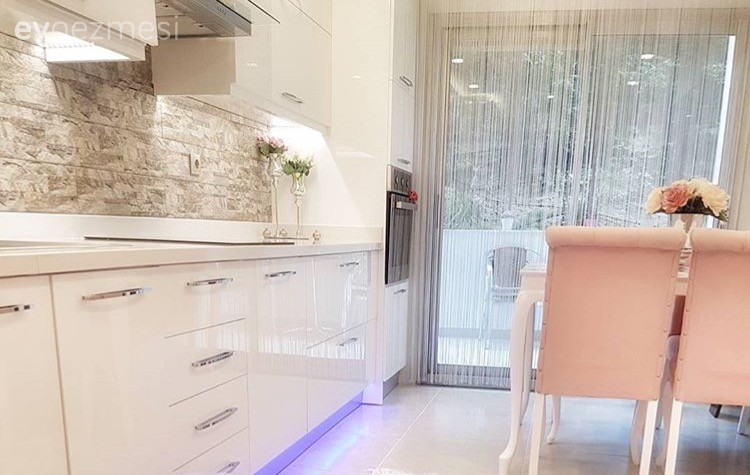 Kapak değişimi ile tamamen değişen bir mutfak. Firuze hanımdan..