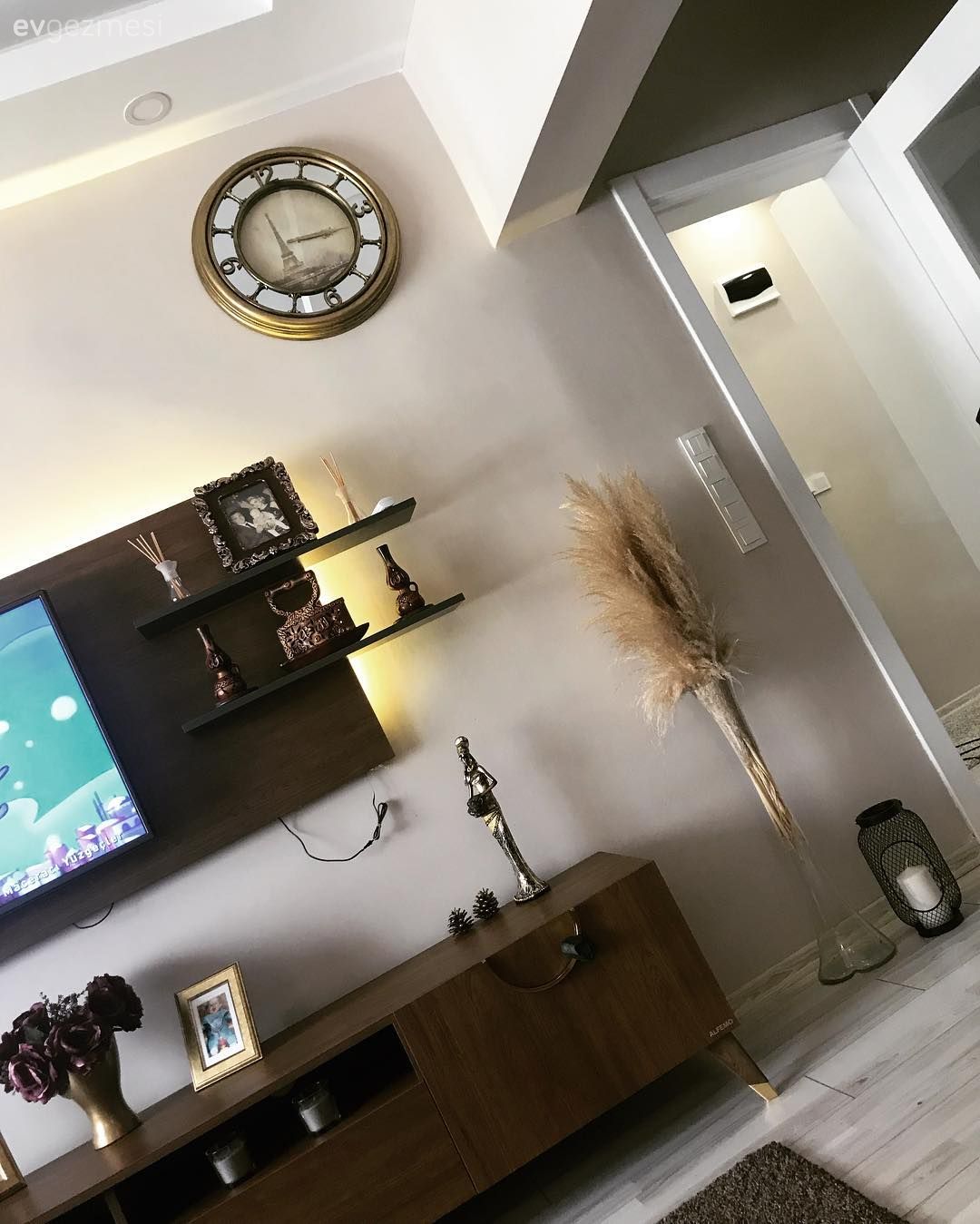 Duvar saati, Salon, Tv ünitesi