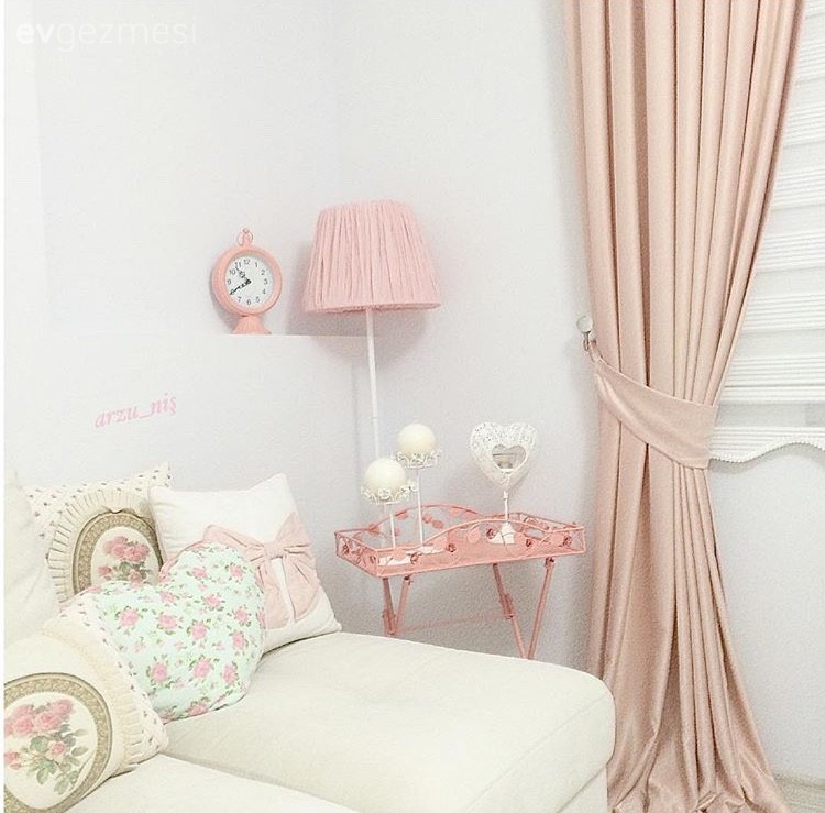 Arzu hanımın sıcak renkler ve zevkli objelerle harika dekoru..