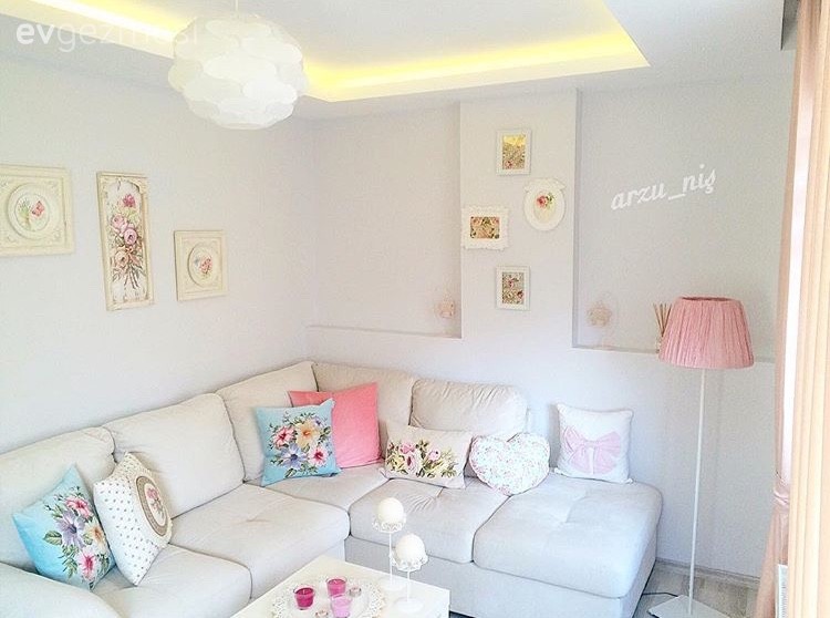 Arzu hanımın sıcak renkler ve zevkli objelerle harika dekoru..