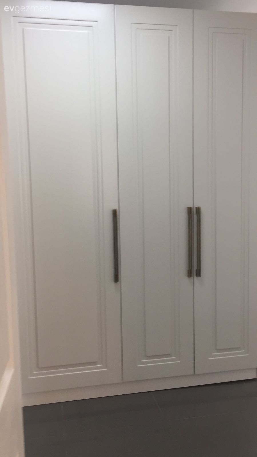 Yeni tasarım hem kullanışlı, hem modern ve şık. Dilek hanımın tadilat geçiren banyo ve holü..