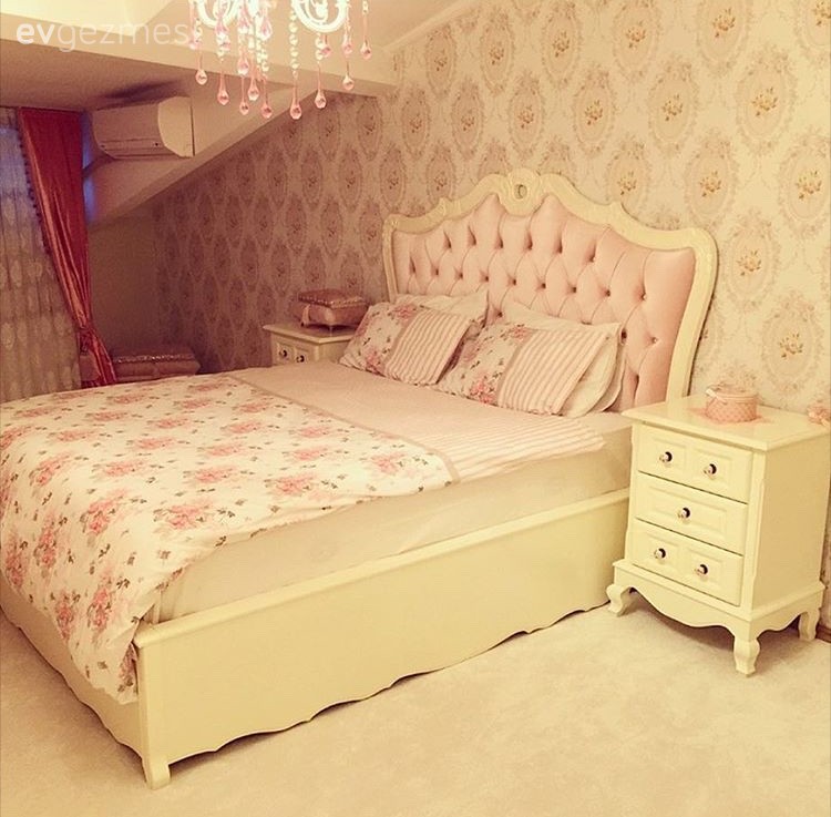 Avize, Çatı katı, Duvar kağıdı, Pembe, Yatak Odası, Yatak örtüsü, Aydınlatma