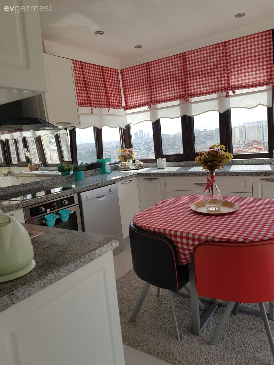 Çatı katında, her köşesi keyifli bir alan: Figen hanımın evi..