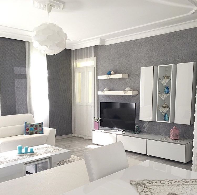 Beyaz ve gri uyumunda: Emine hanımın konforlu ve şık evi..