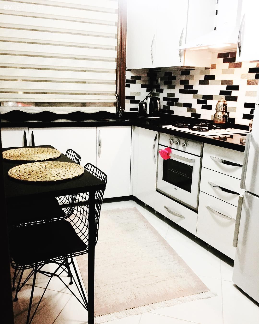 Beyaz mutfak, Mutfak, Mutfak masası, Mutfak halısı, Cam Ankastre