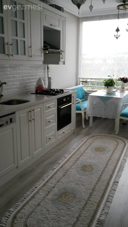 Beyaz mutfak, Country mutfak, Halı, Mutfak, Mutfak köşesi