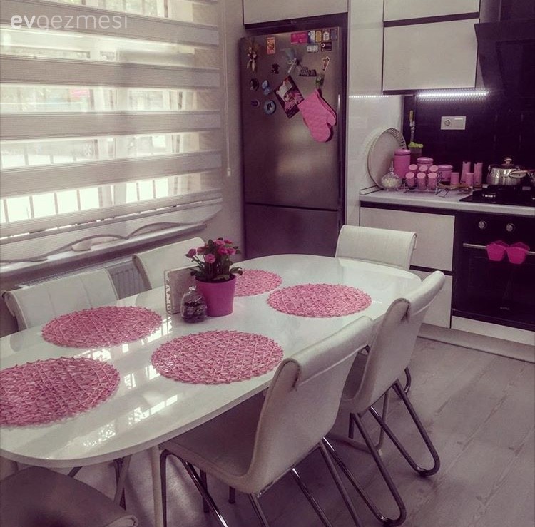 Beyaz mutfak, Mutfak, Mutfak aksesuarları, Mutfak masası, Pembe