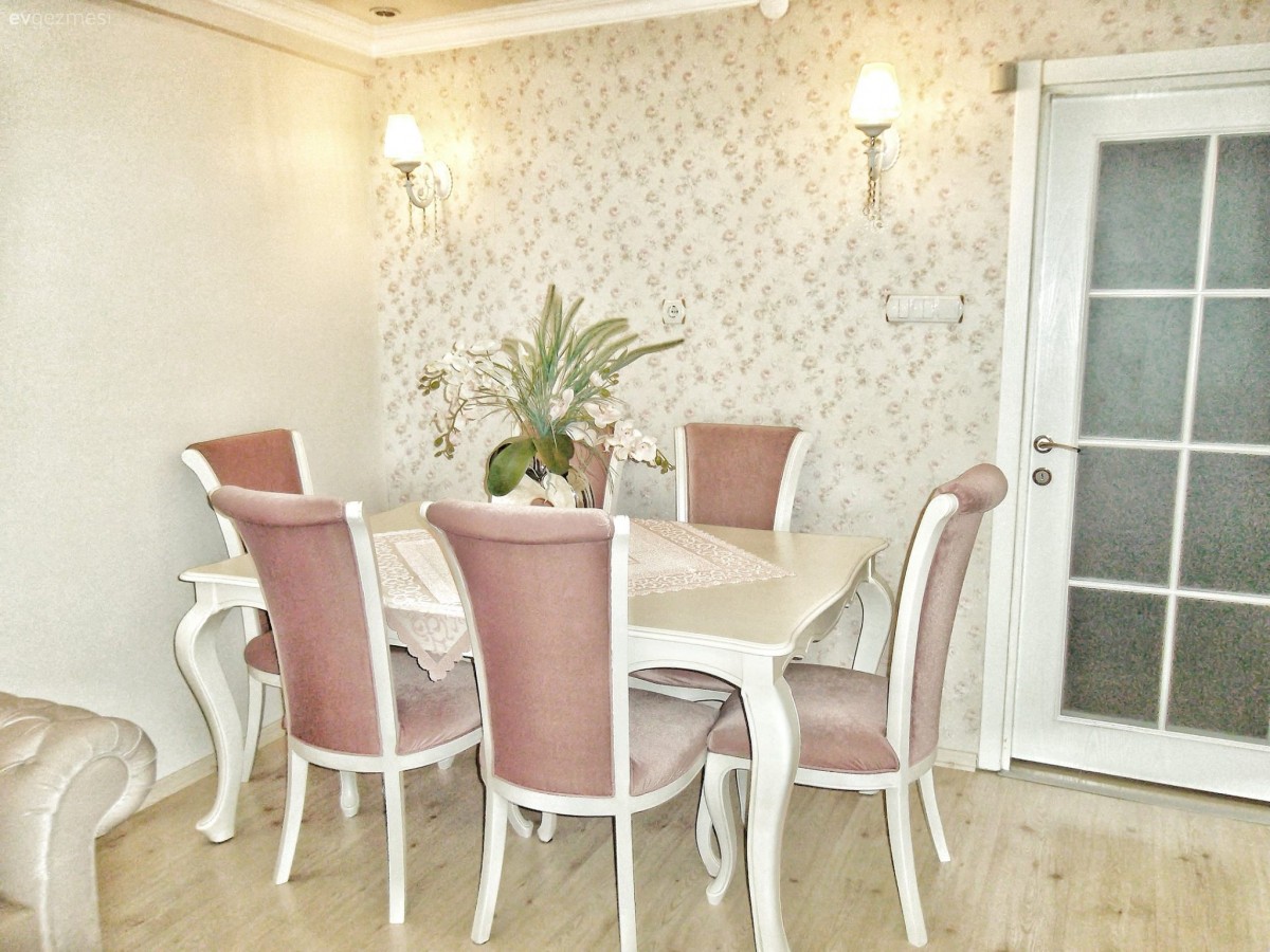 Aylin hanımın nostaljik esintili pastel salonundan yeni kareler..