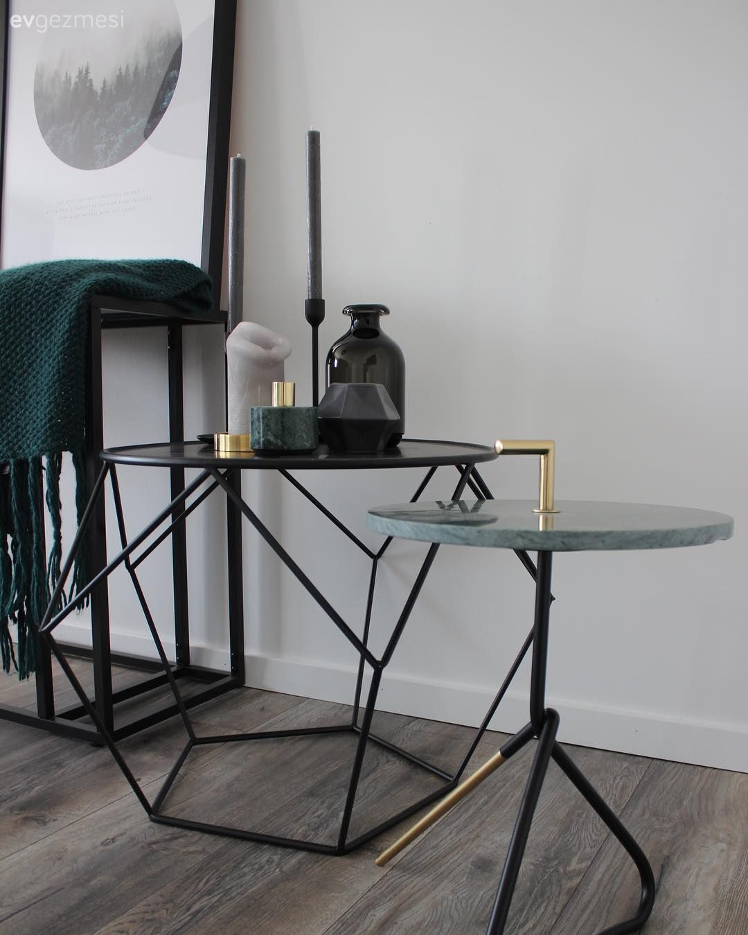 Yeşilin Sofistike Tonlarıyla Derinlik Kazanan Modern Bir Ev