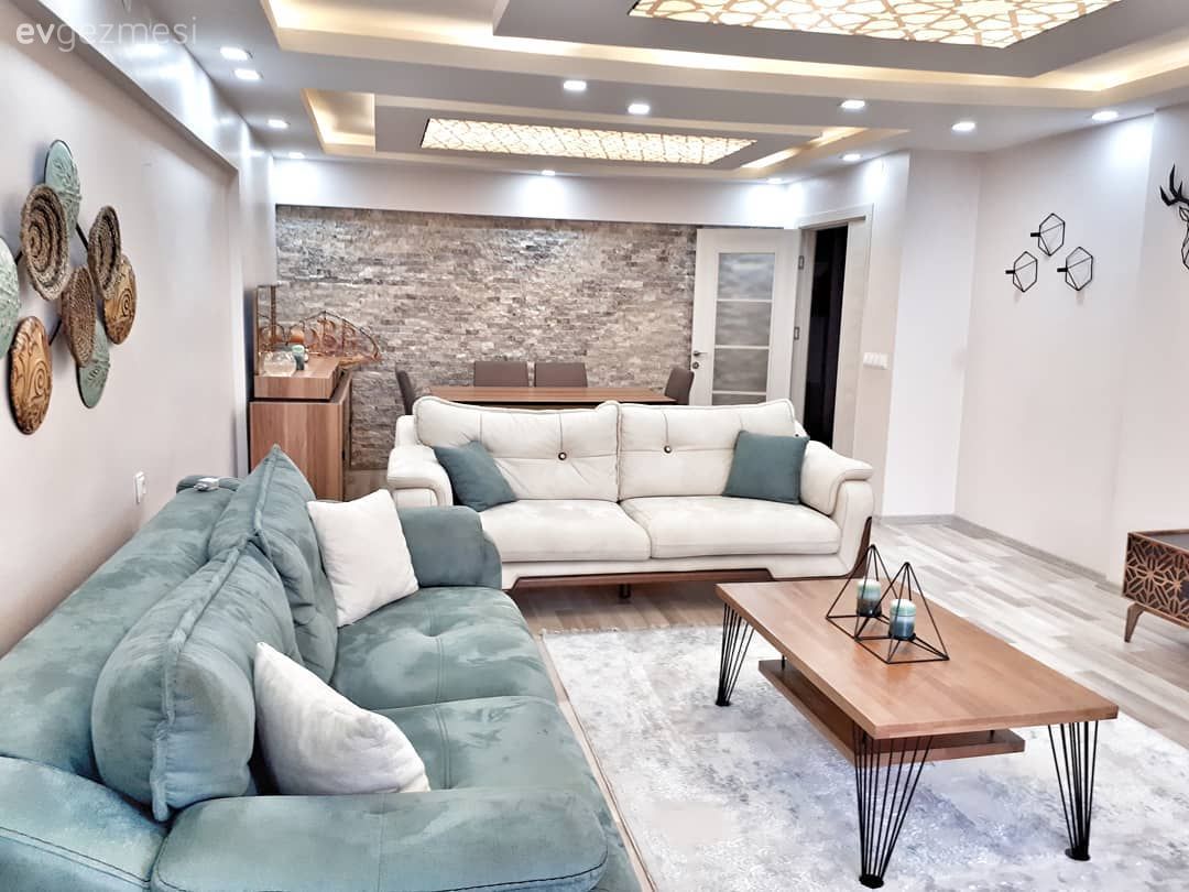 Salon, Orta sehpa, Halı, Festival halı, Taş duvar, Asma tavan