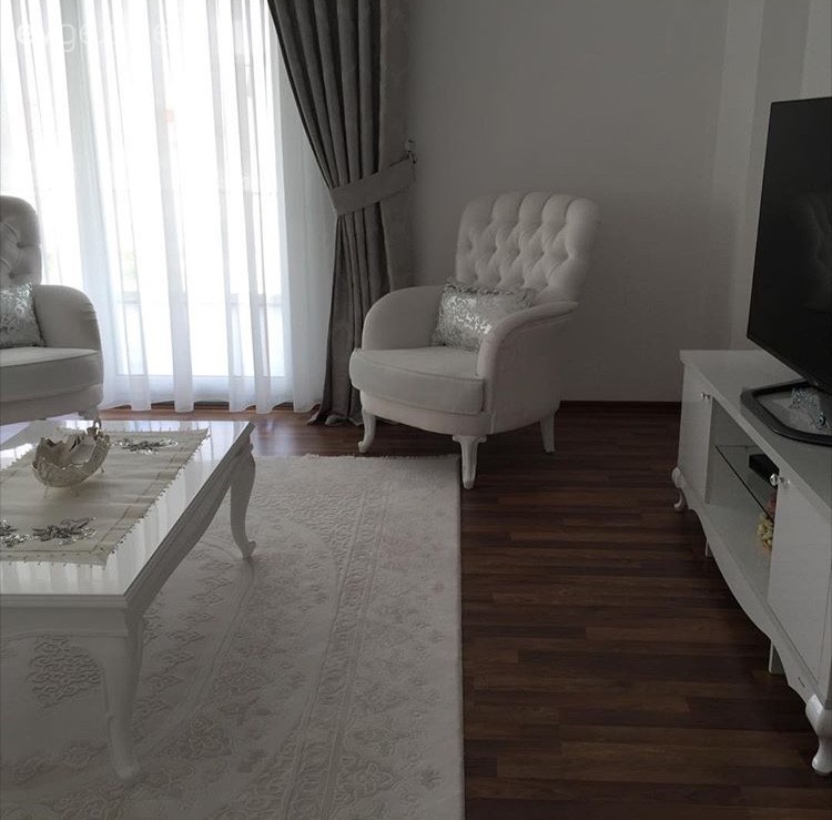 Ayşegül hanımın beyazın hakimiyetinde sade ve zarif evi..