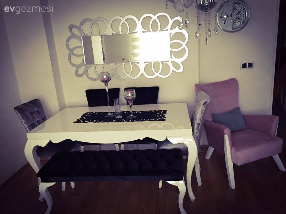 Kafiye hanımın siyah-beyazdan pastel tonlara, evinin dönüşümü..