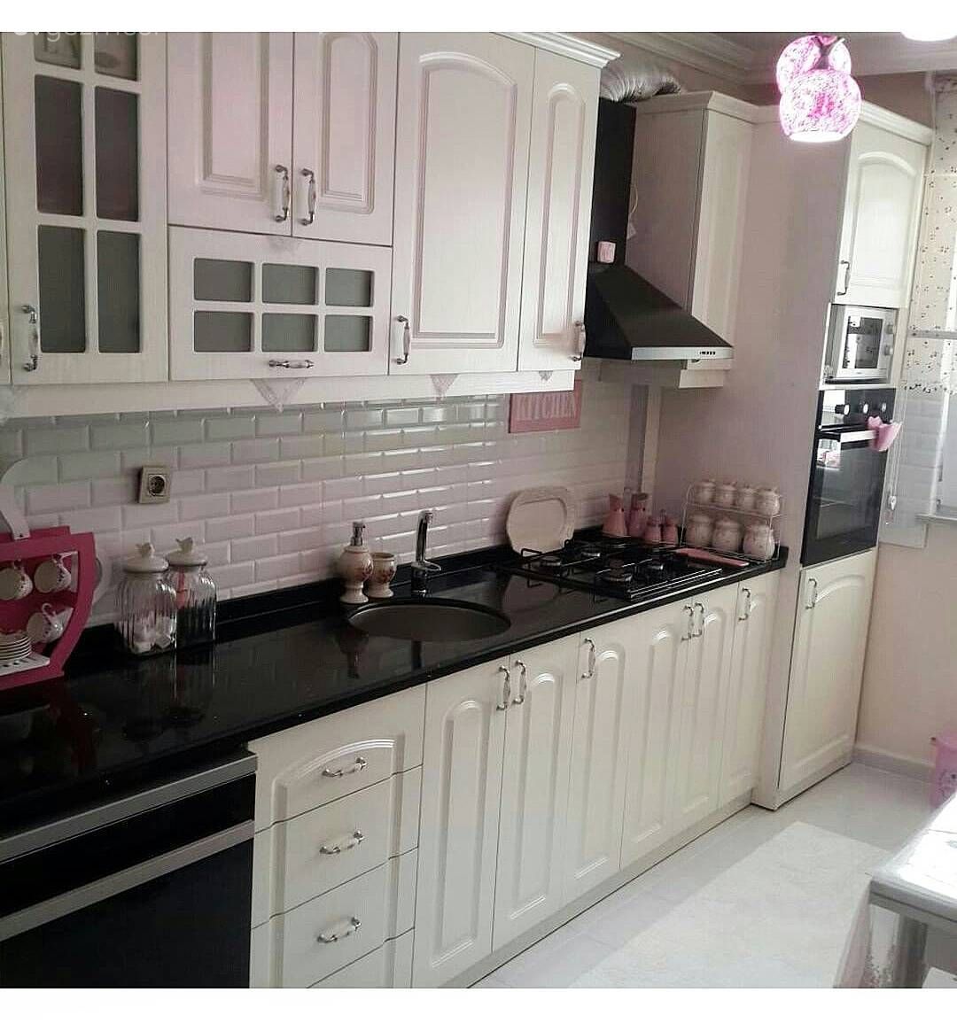 Country mutfak, Siyah tezgah, Mutfak, Beyaz mutfak, Renkli ev aleti, Pembe