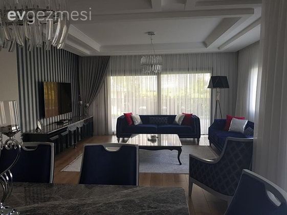 Bu Evin Zamansız Stili Geometrik Çizgilerle Modern Bir Yüz Kazanıyor