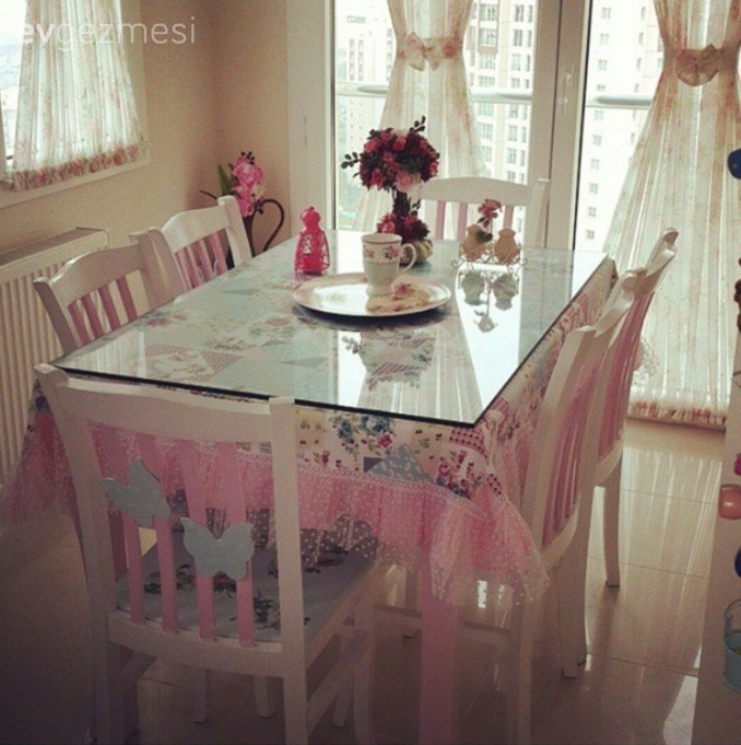 Beyhan hanımın pastel pembe, mavi ve yeşillerle country stil evi.