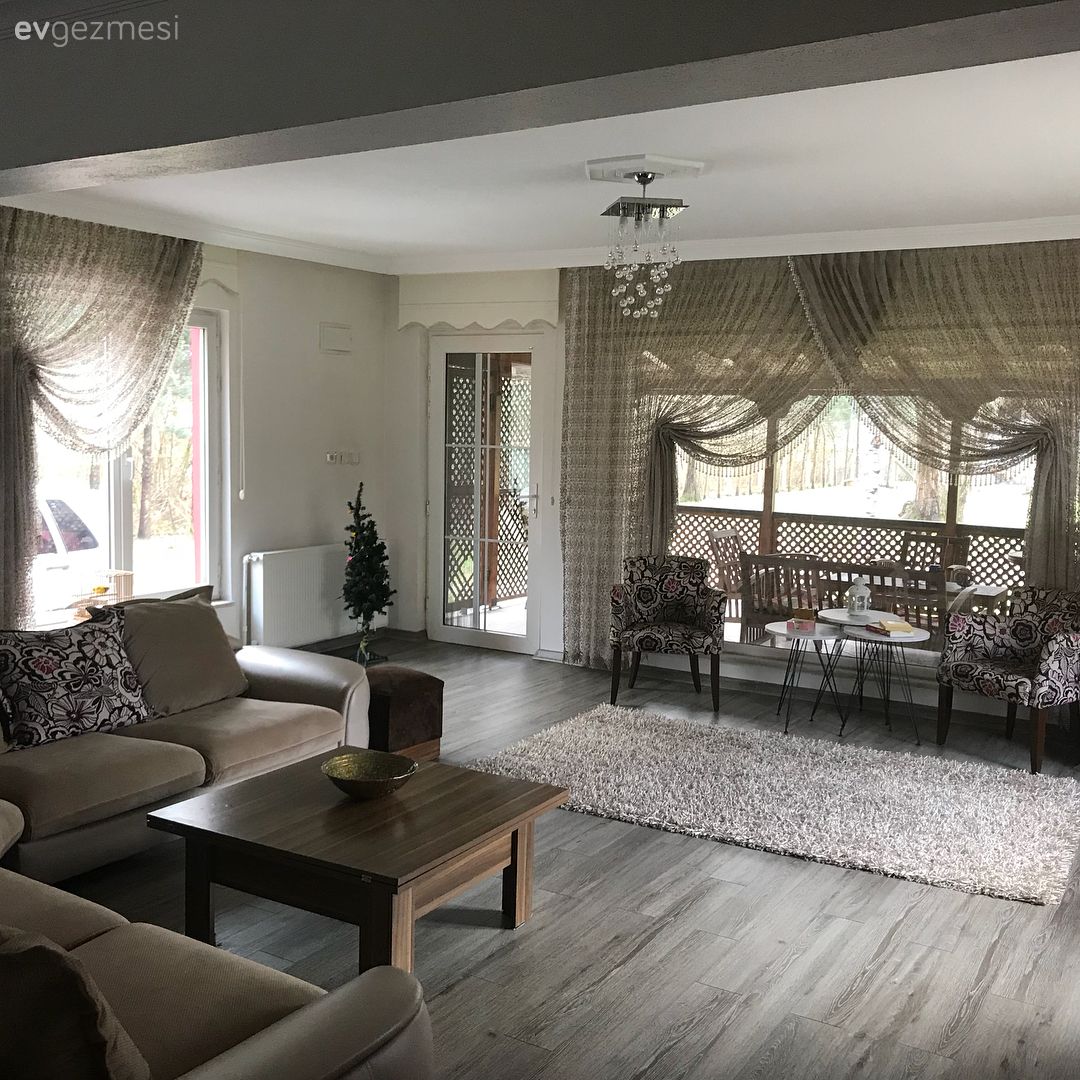 Salon, Köşe koltuk, Orta sehpa, Halı, Kruvaze perde