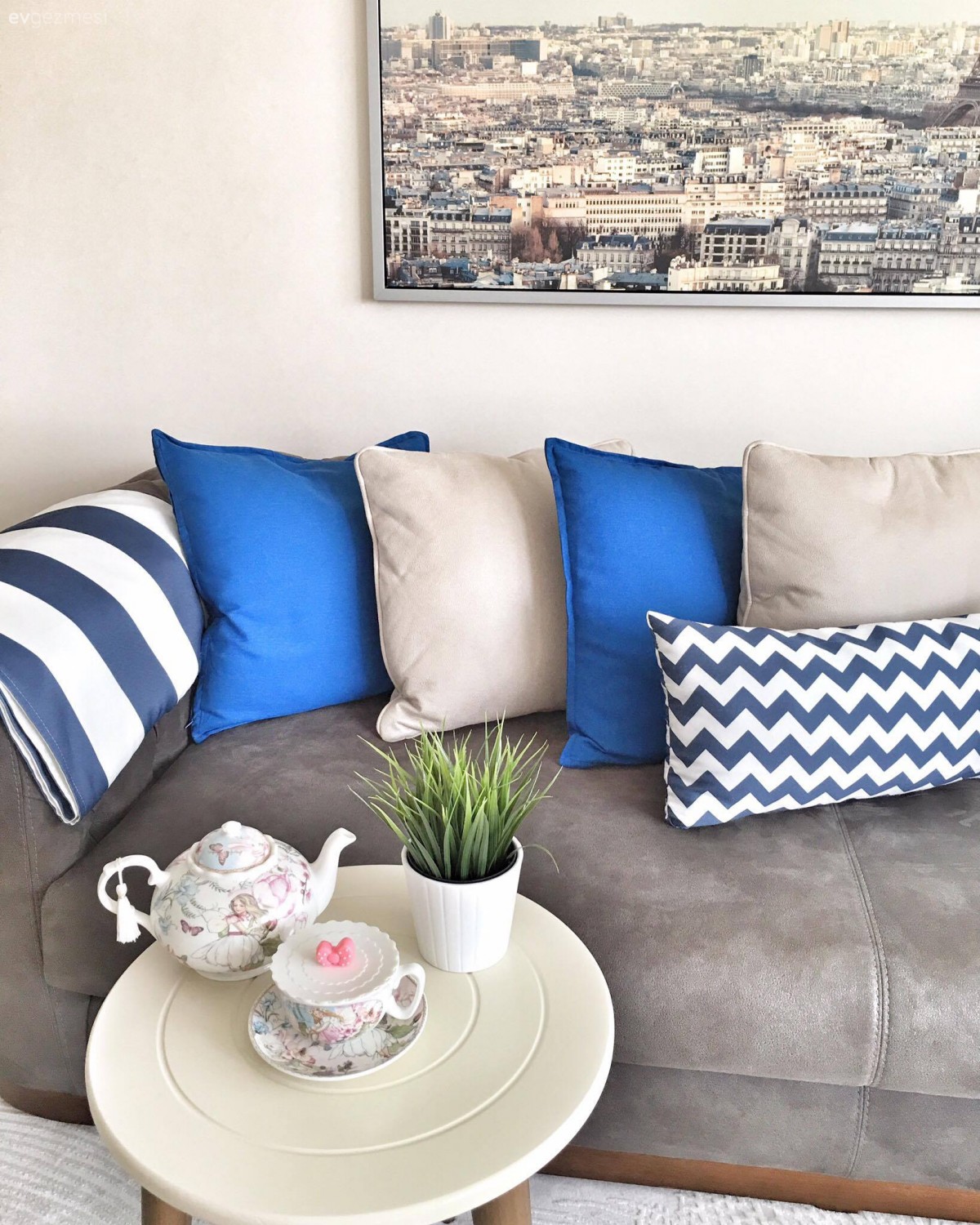 Sema hanımın dekoratif objelerle zenginleşen, uyumlu evi..