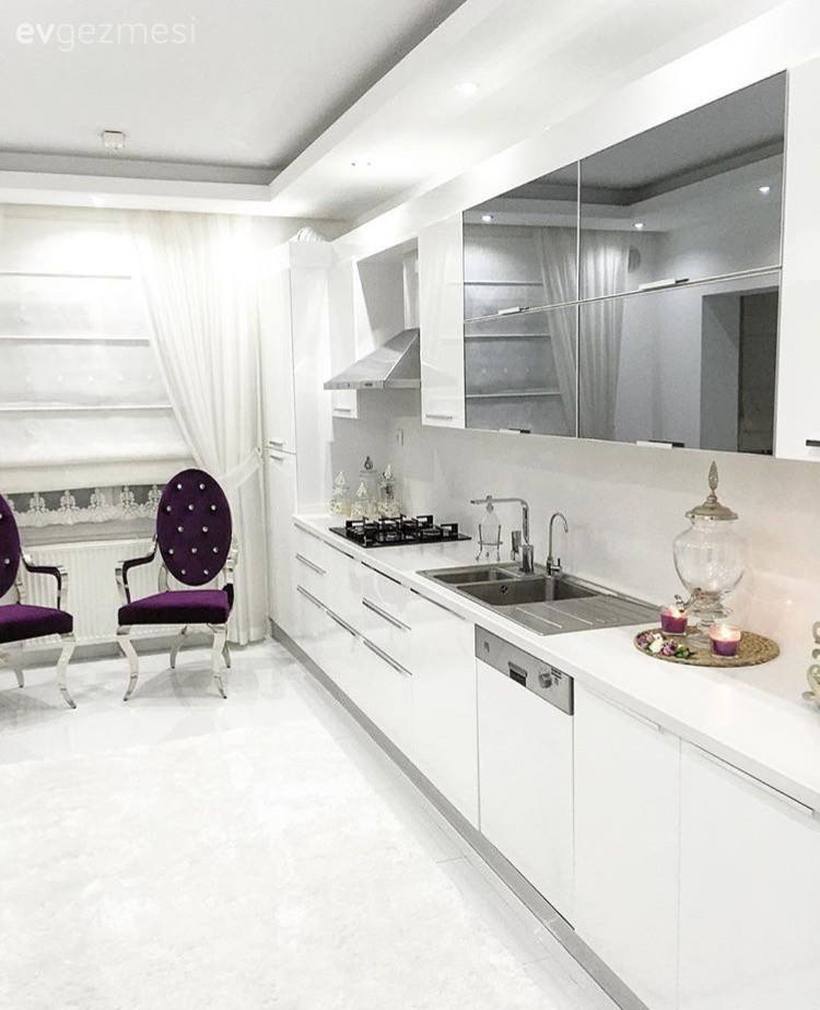 Beyazın büyüsünde, iddialı ve şık bir ev..