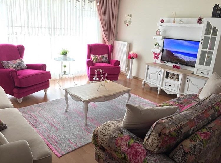 Fon perde, Halı, Orta sehpa, Pembe, Salon, Tv ünitesi, Perde