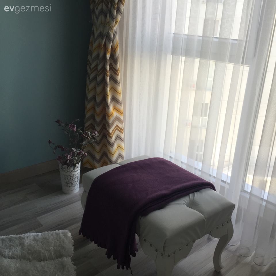 Derya hanımın kahve ve beyazla, aydınlık ve sıcak evi..