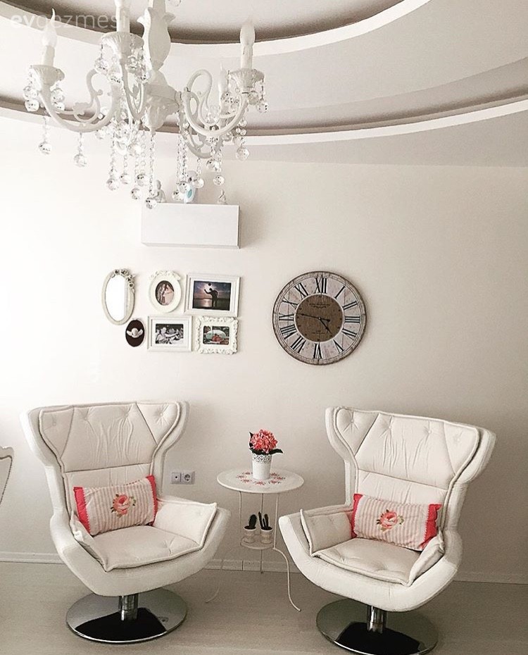 Merve hanımın farklı stilleri bir araya getirdiği, bembeyaz evi..