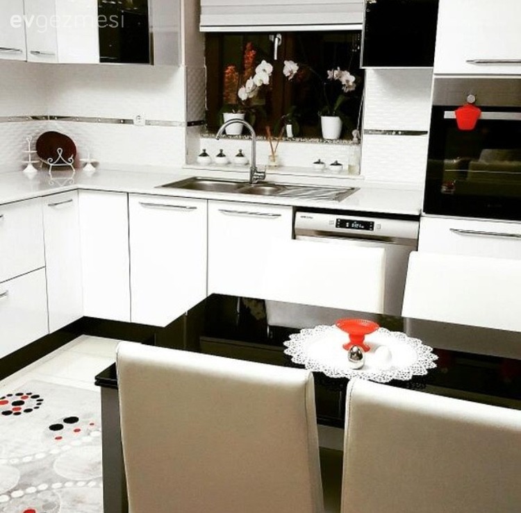 Modern çizgide, abartıdan uzak ve şık bir ev..