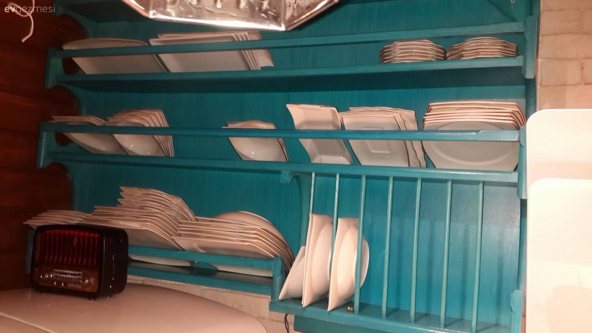 Özlem hanım ve eşinin emekleri ile restore ettikleri aile yadigarı evleri..