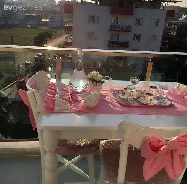 Mutfak masası, Pembe