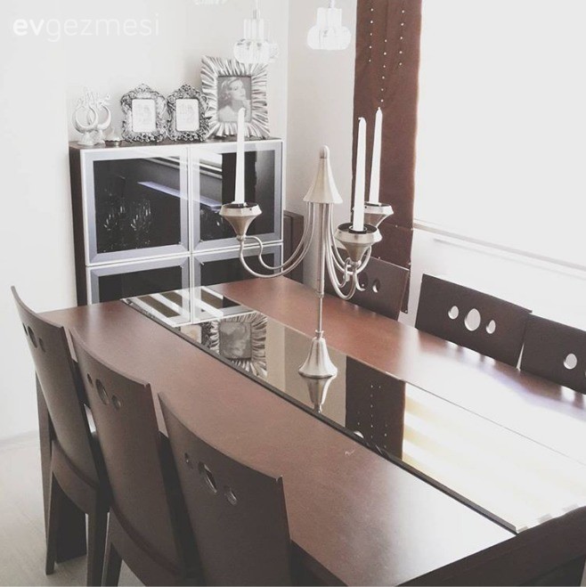 Şeyna Hanım'ın kahve ve siyahı beraber kullandığı şık evi