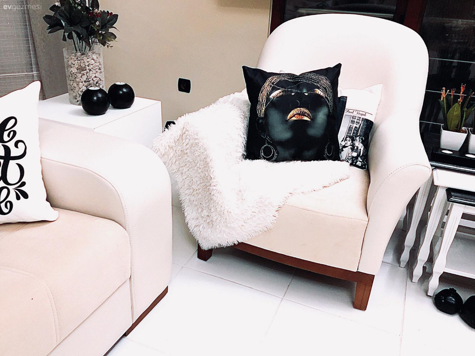 Bu Salon Sadece Boya Kullanılarak Tanınmayacak Hale Gelmiş