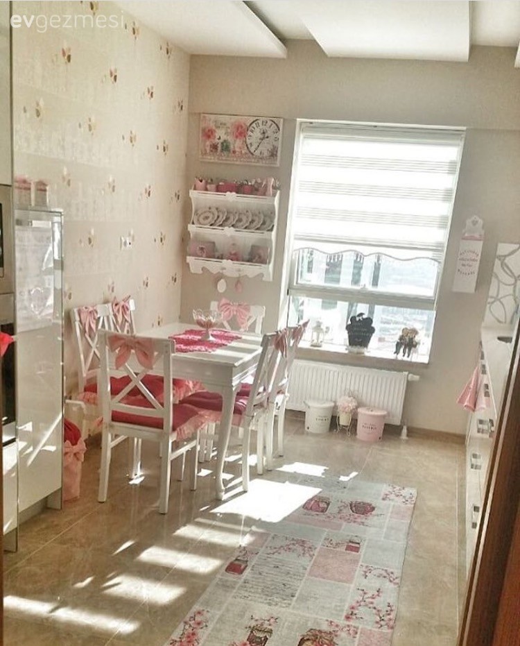 Beyaz mutfak, Halı, Mutfak, Mutfak masası, Pembe, Terek