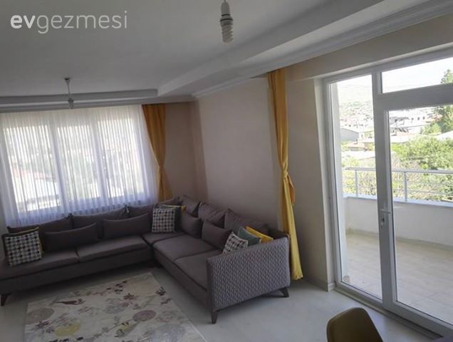 Fon perde, Gri, Halı, Köşe koltuk, Salon, Sarı, Perde