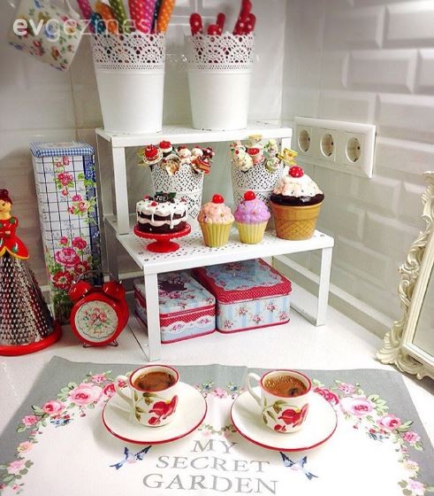 Esra hanımın nostaljik esintilerle kimlik kazanan iç açıcı evi..