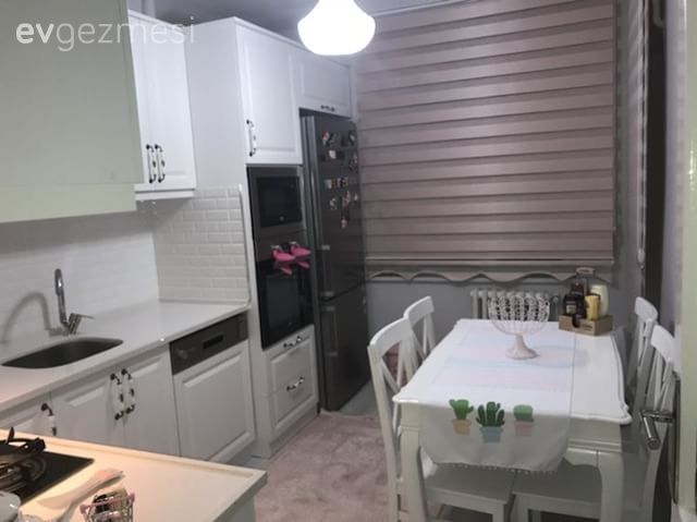 Beyaza neşe katan detaylar. İrem hanımın mutfağı..