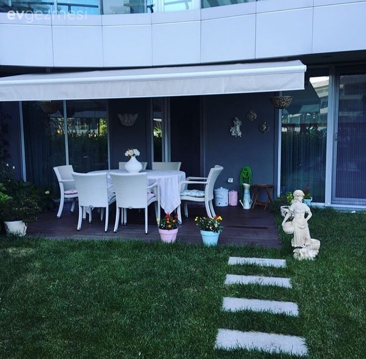 Bahçe Dekorasyonu: Mobilya ve Aksesuarlarla Güzelleşen Bahçeli Evler
