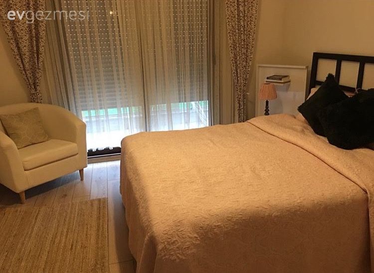 Sıcak renkler, sade çizgide mobilyalar.. Fatma hanımın yeni evi.