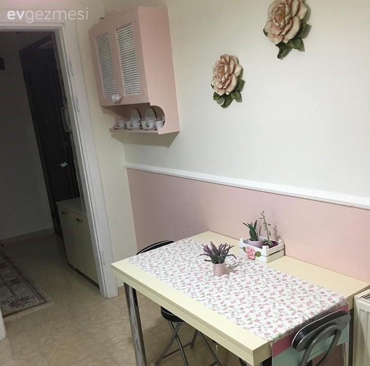 Çiçek desenlerle zarif ve neşeli: Esra hanımın tatlı evi..