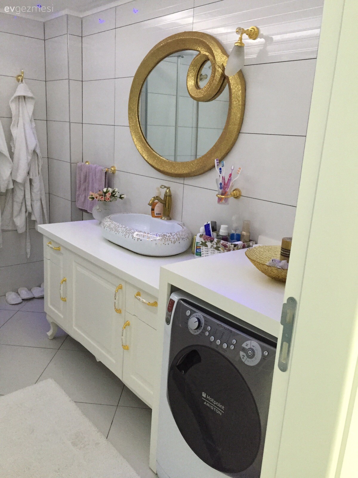 Country ve Modern İngiliz Stillerinin Karışımı Şık ve Konforlu Bir Ev