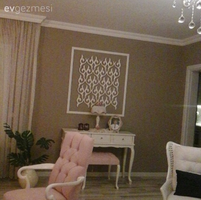Pastel tonlar, klasik stile eşlik eden şık detaylar. Müveddet hanımın harika dekorasyonu..