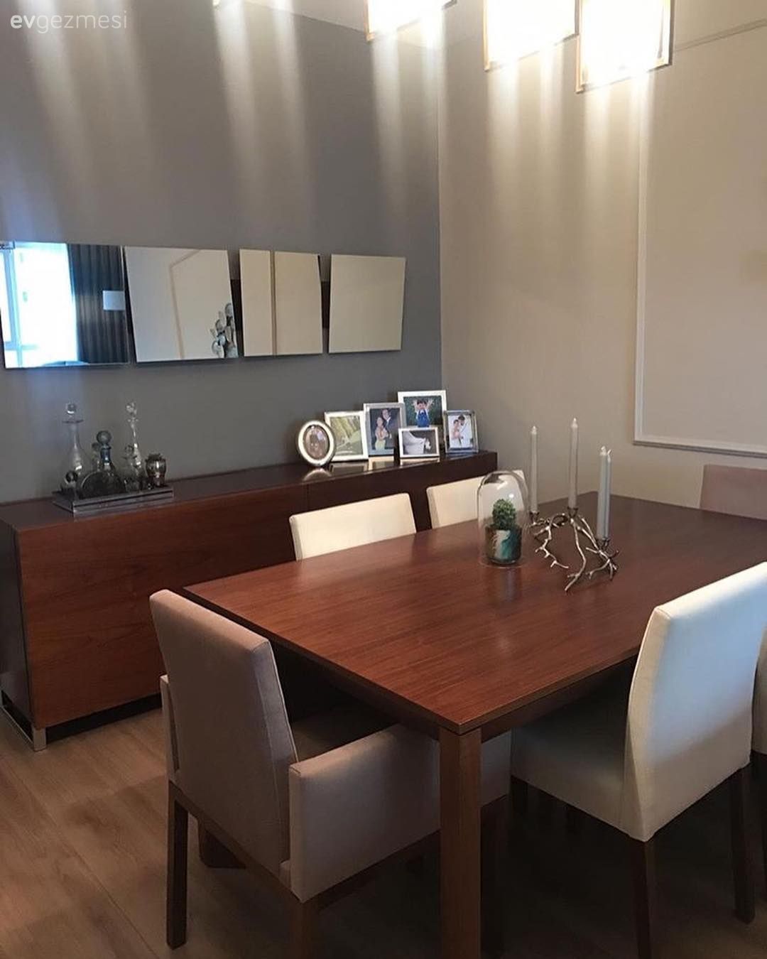 Uyumlu Renk Paleti Bu Salona Hayli Keyif Katmış!