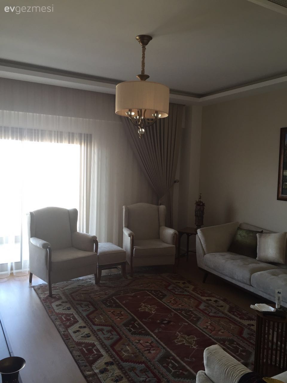 Avize, Berjer, Halı, Salon, Aydınlatma