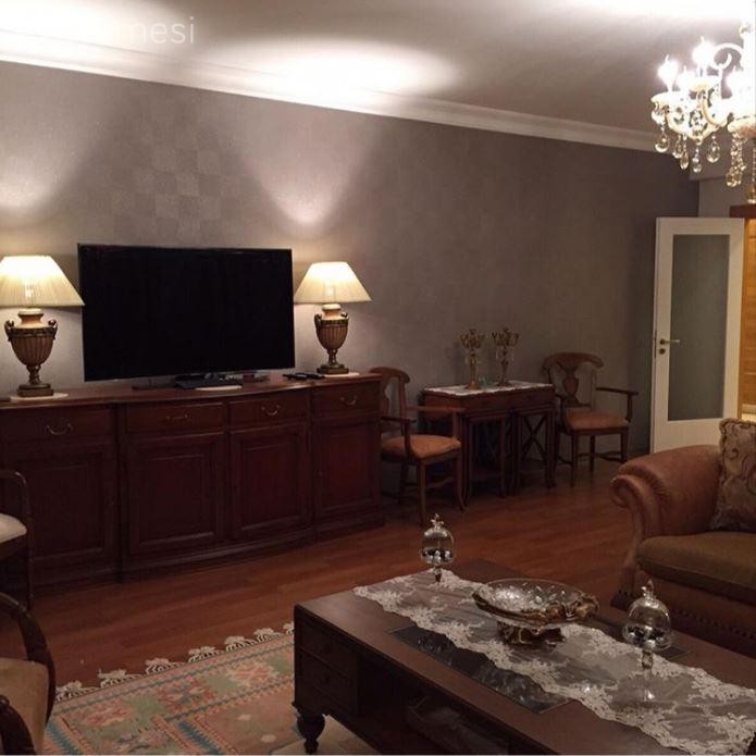 Çiğdem hanımın kahverengi tonlarında şık ve sıcak evi..