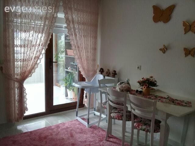 Renkli aksesuarlar ile cıvıl cıvıl. Zehra hanımın mutfağı.